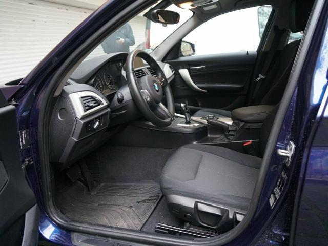 BMW 118i Automatik, LED , Navi, 8fach bereift mit nur 21800 km